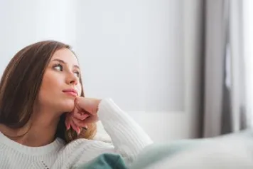 Être absent tout en étant éveillé : comment le vide mental nous aide à comprendre la pensée continue